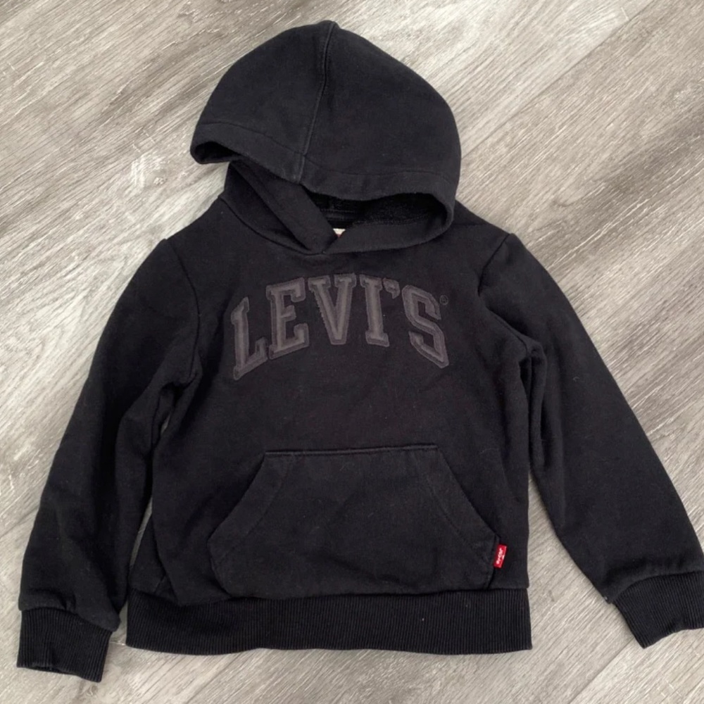 Toddler boy Levi’s sweater size 2t